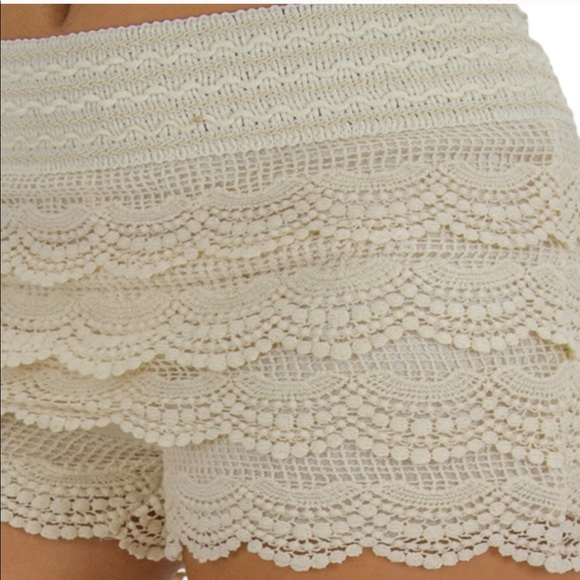 Casual or dress up beige knit shorts - Picture 2 of 2